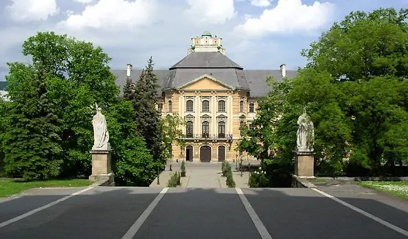 Veva - Maganszallashely