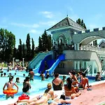 Veva - Maganszallashely *