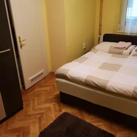 Veva - Maganszallashely * Έγκερ