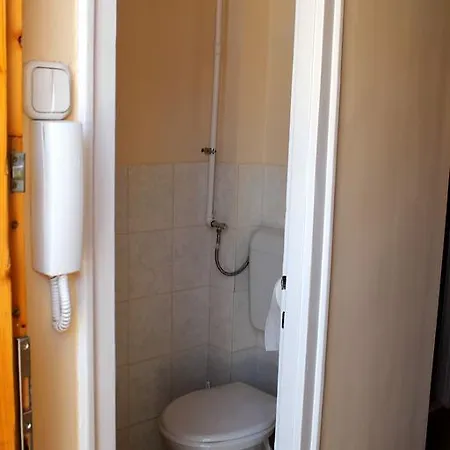 Veva - Maganszallashely * Έγκερ