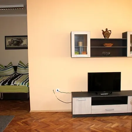 Veva - Maganszallashely * Έγκερ