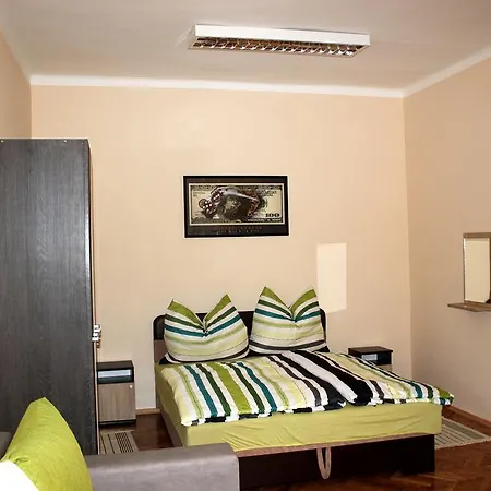 Veva - Maganszallashely * Έγκερ