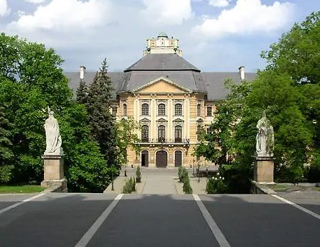 Veva - Maganszallashely