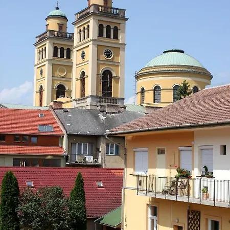 Veva - Maganszallashely *